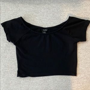 🍍4/$20🍍 Black short sleeved crop top by Rue21